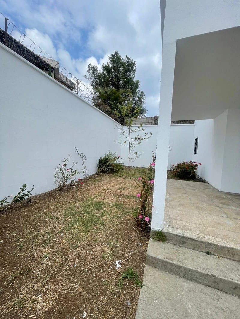 Venta de casa en Pinares de San Cristobal remodelada, ambientes amplios e iluminados — Casa en Venta en Pinares de San Cristobal, Zona 8 Mixco, Guatemala, Ciudad — foto 6 de 16