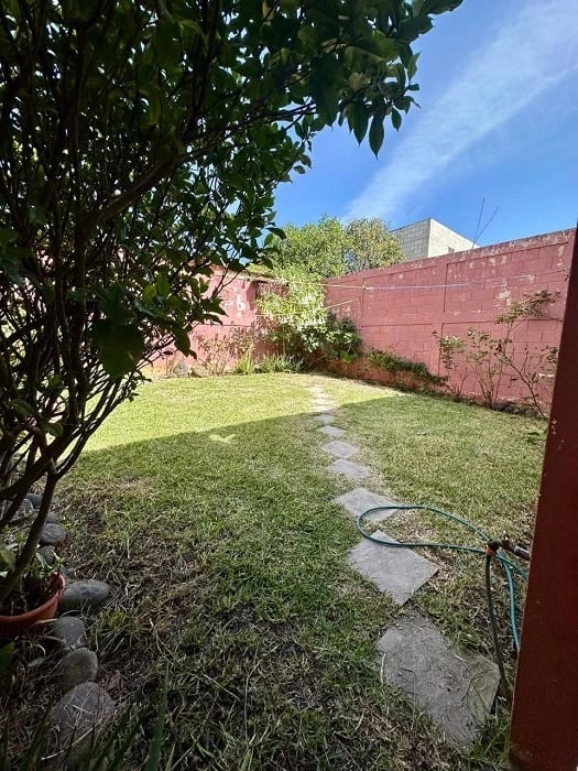 Venta de casa con amplio terreno en Lomas de Portugal zona 01 de Mixco — Casa en Venta en Las Hojarascas, Zona 1 Mixco, Guatemala, Ciudad — foto 3 de 12