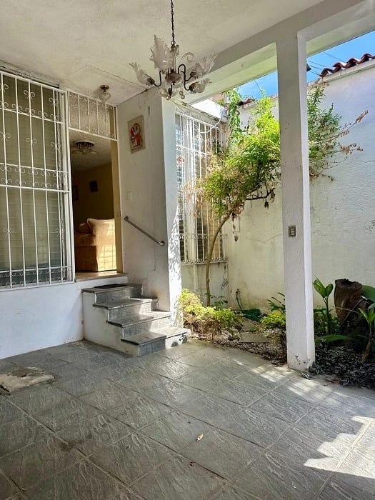 Venta de casa con amplio terreno en Lomas de Portugal zona 01 de Mixco — Casa en Venta en Las Hojarascas, Zona 1 Mixco, Guatemala, Ciudad — foto 2 de 12