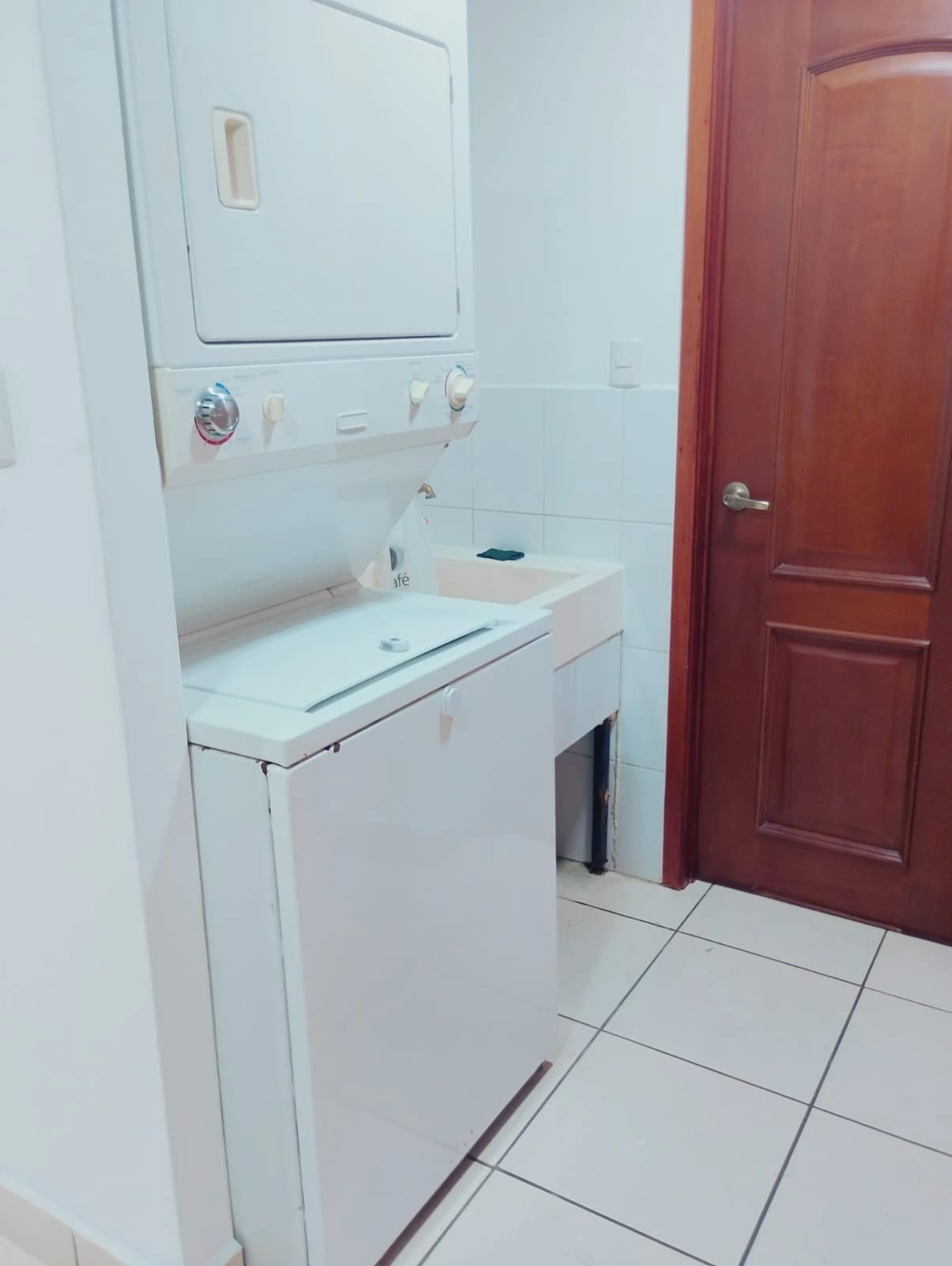 Alquiler de Apartamento en zona 10 Jardines del Acueducto 2 dormitorios y dormitorio de servicio. — Apartamento en Alquiler en Jardines del Acueducto, Zona 10, Guatemala, Ciudad — foto 6 de 15