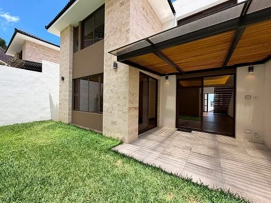Alquiler de casa en Zona 16 En Lomas de San Isidro de 4 dormitorios — Casa en Alquiler en Ensenada de San Isidro, Zona 16, Guatemala, Ciudad — foto 1 de 13