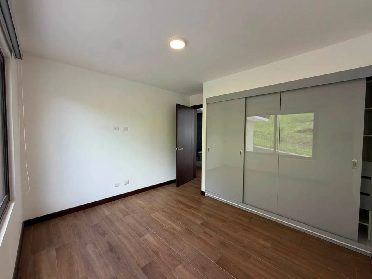Alquiler de casa en Zona 16 En Lomas de San Isidro de 4 dormitorios — Casa en Alquiler en Ensenada de San Isidro, Zona 16, Guatemala, Ciudad — foto 12 de 13