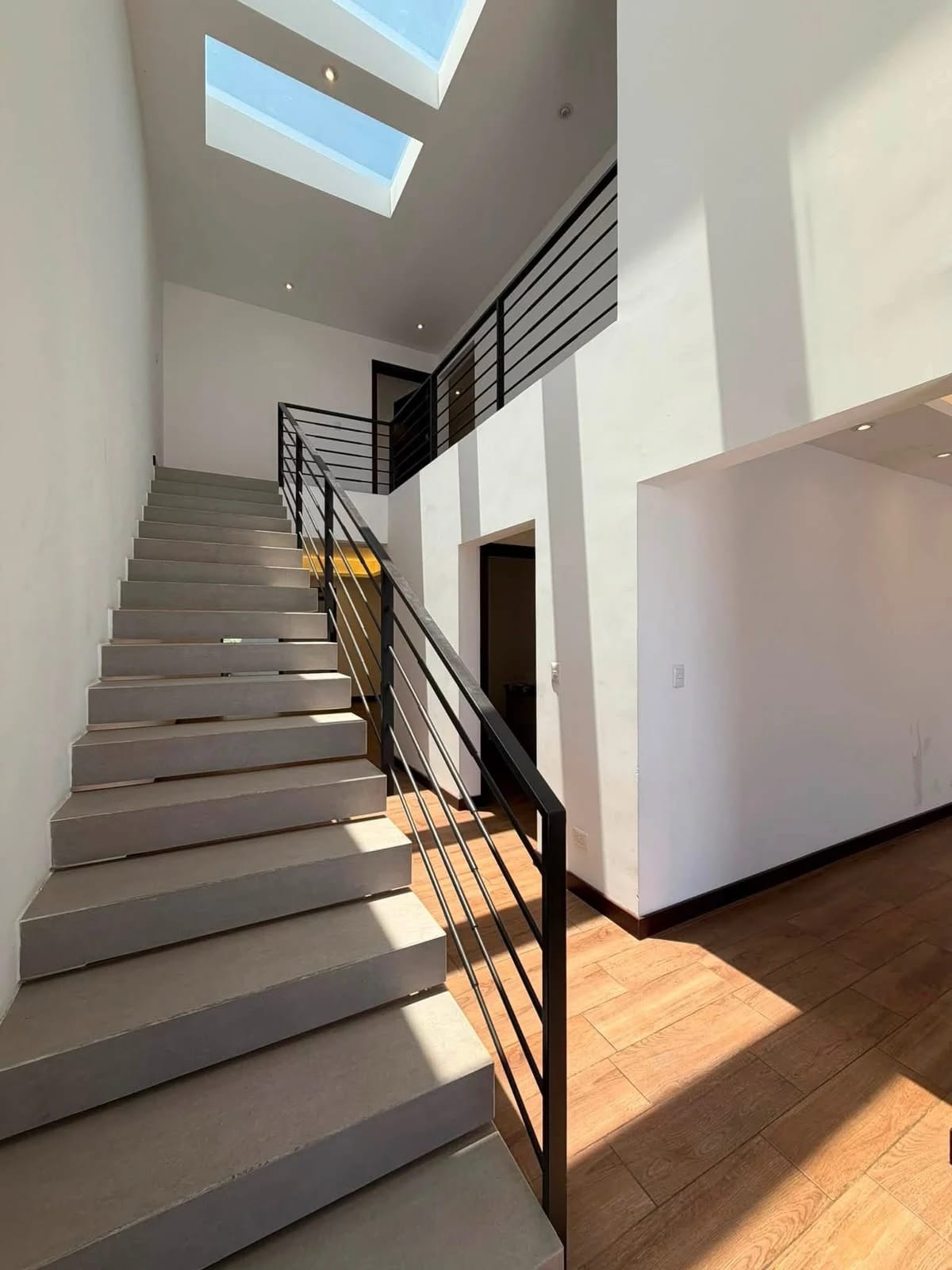 Alquiler de casa en Zona 16 En Lomas de San Isidro de 4 dormitorios — Casa en Alquiler en Ensenada de San Isidro, Zona 16, Guatemala, Ciudad — foto 5 de 13