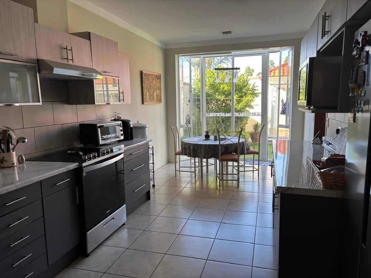 Alquiler de casa amueblada en Portal del Bosque Km. 22.3 CAES — Casa en Alquiler en Portal del Bosque, Carretera a El Salvador, Guatemala, Ciudad — foto 5 de 13