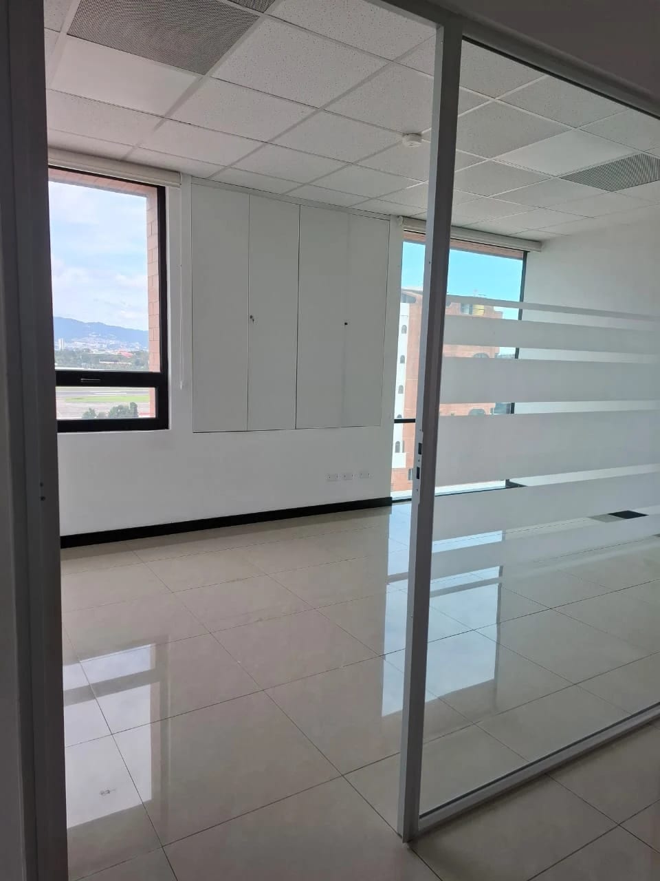 Alquiler de oficina en zona 13 Americas 10 con 279 Mt2. tabicada — Oficina en Alquiler en Américas 10, Zona 13, Guatemala, Ciudad — foto 7 de 11