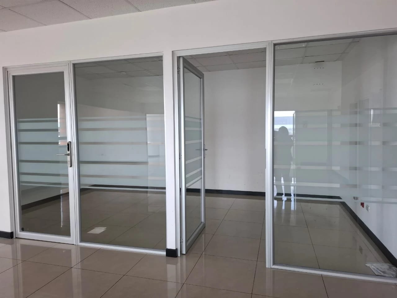 Alquiler de oficina en zona 13 Americas 10 con 279 Mt2. tabicada — Oficina en Alquiler en Américas 10, Zona 13, Guatemala, Ciudad — foto 5 de 11