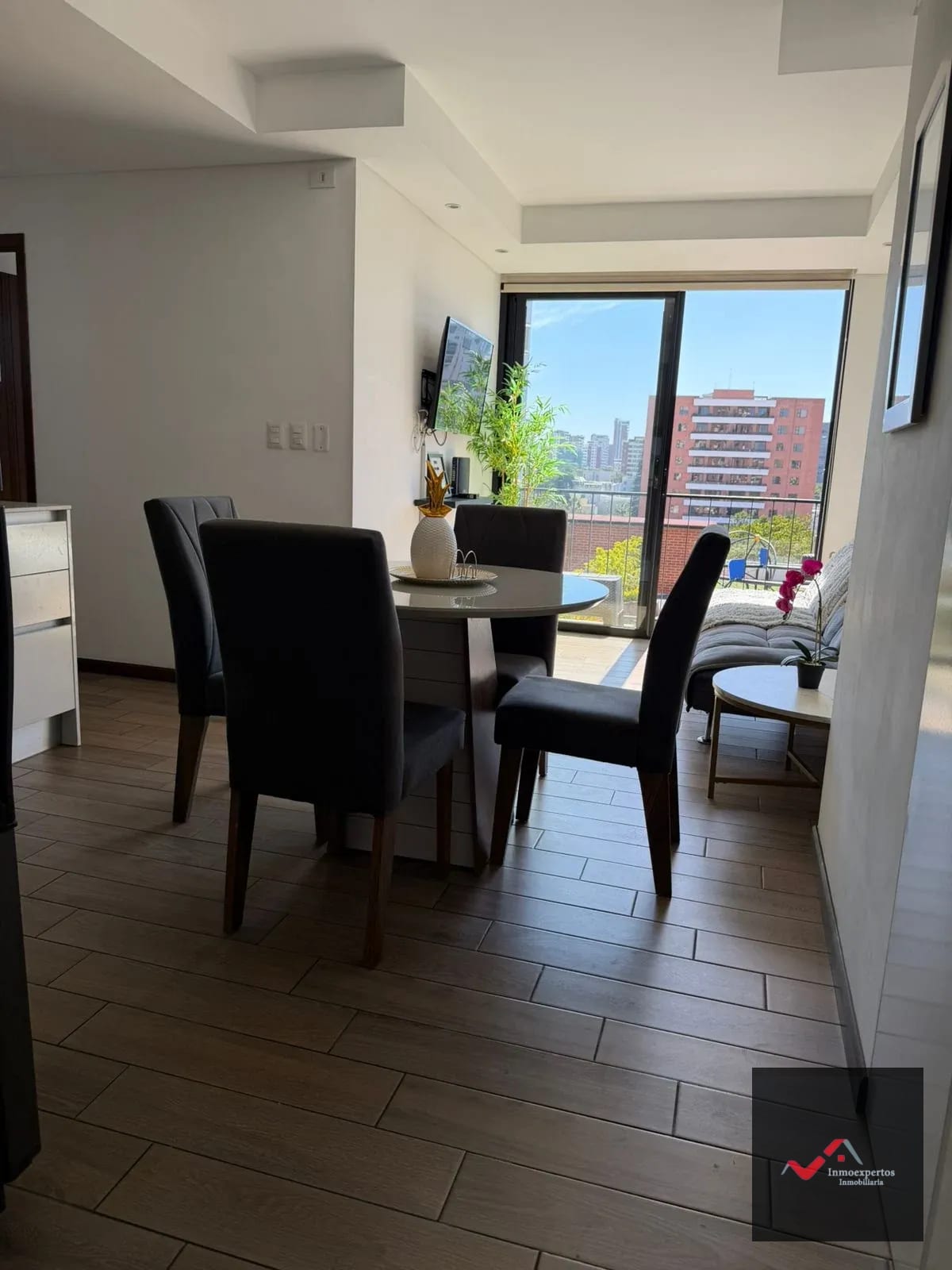 Apartamento amueblado en Renta | Edificio Inara, Zona 13 — Apartamento en Alquiler en Zona 13, Guatemala, Ciudad — foto 1 de 8
