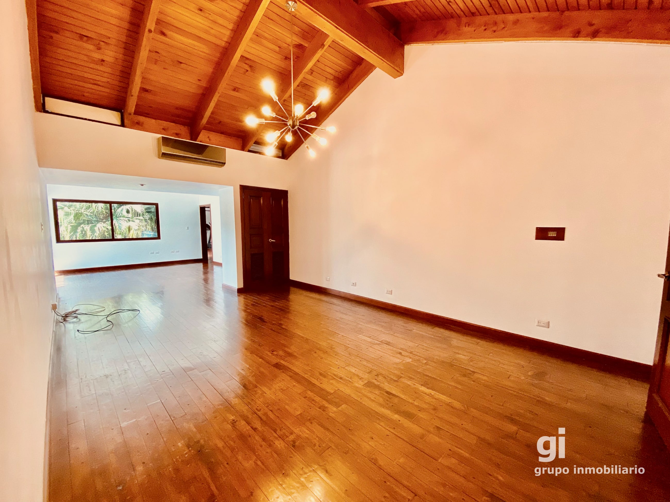 Casa en Condominio privado doble garita zona 14 - 13