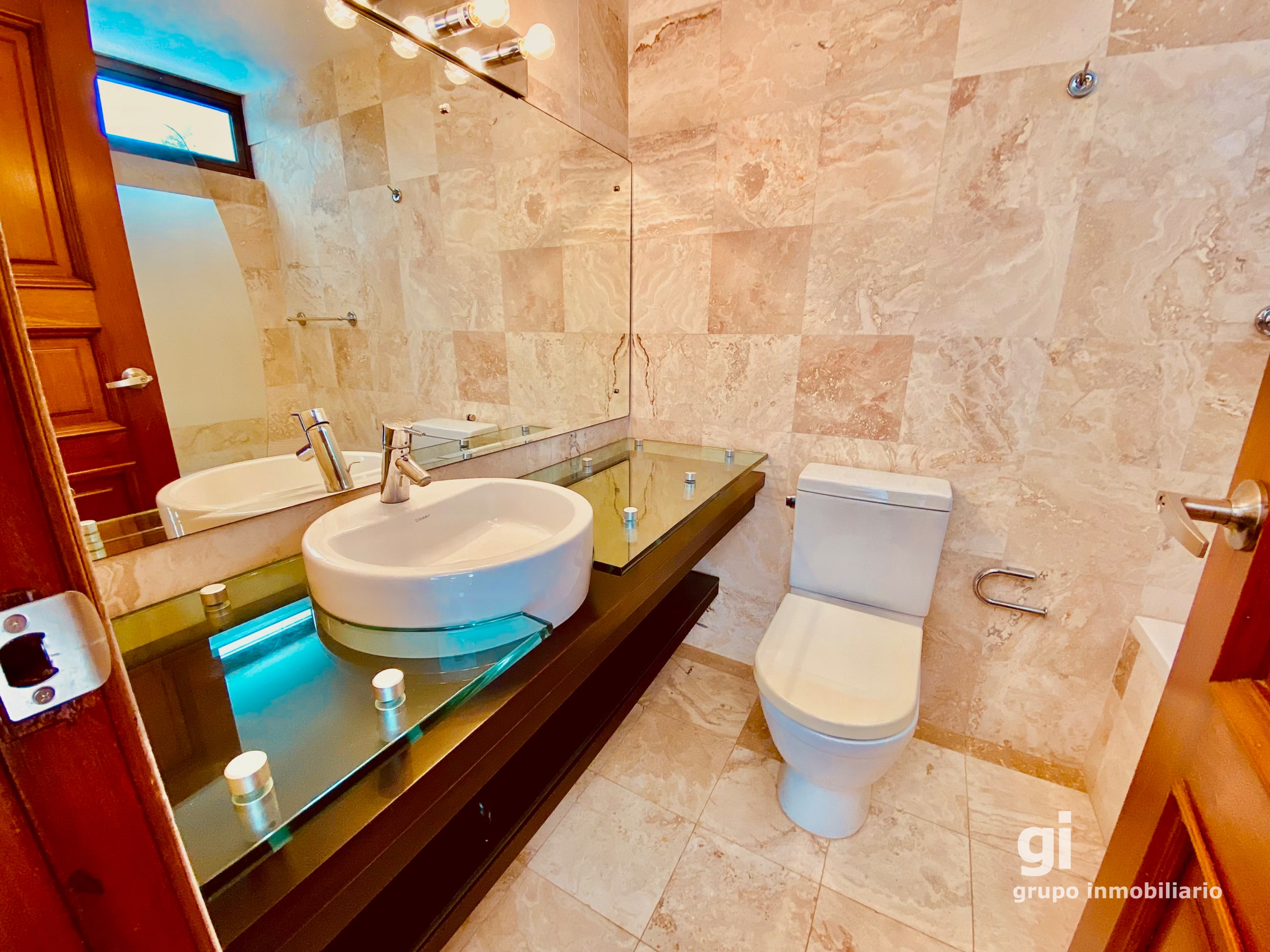 Casa en Condominio privado doble garita zona 14 - 11
