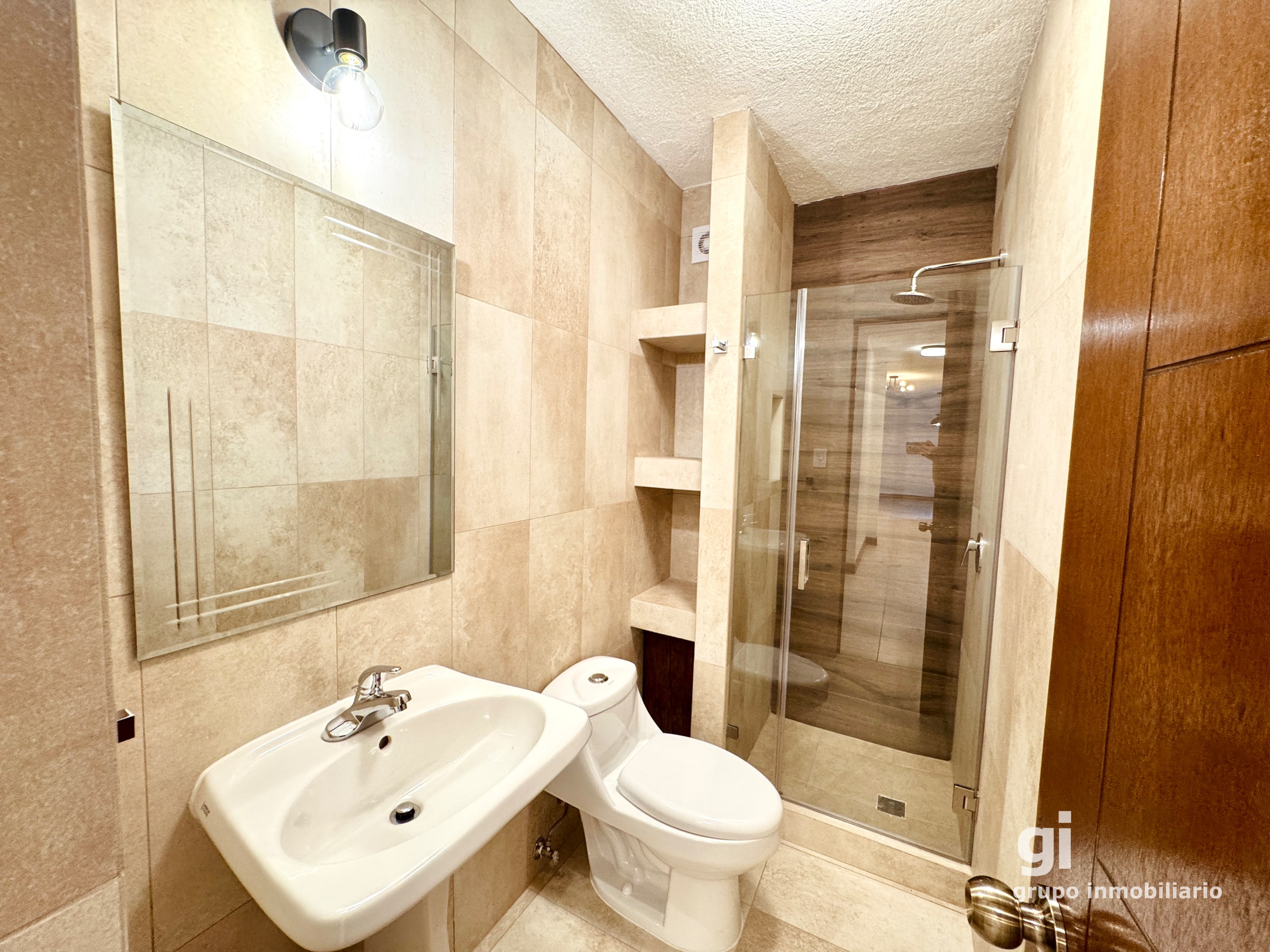 Apartamento Remodelado en Renta en Zona 10 | Excelente Ubicación - 8