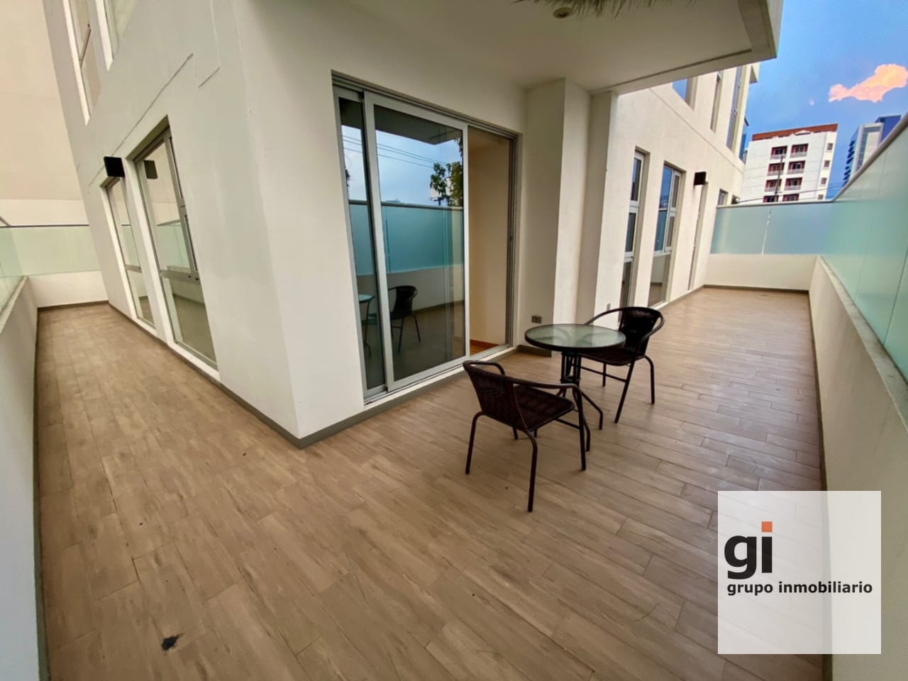 Apartamento de 3 dormitorios + terraza en venta en zona 10 — Apartamento en Venta en Zona 10, Guatemala, Ciudad — foto 2 de 17