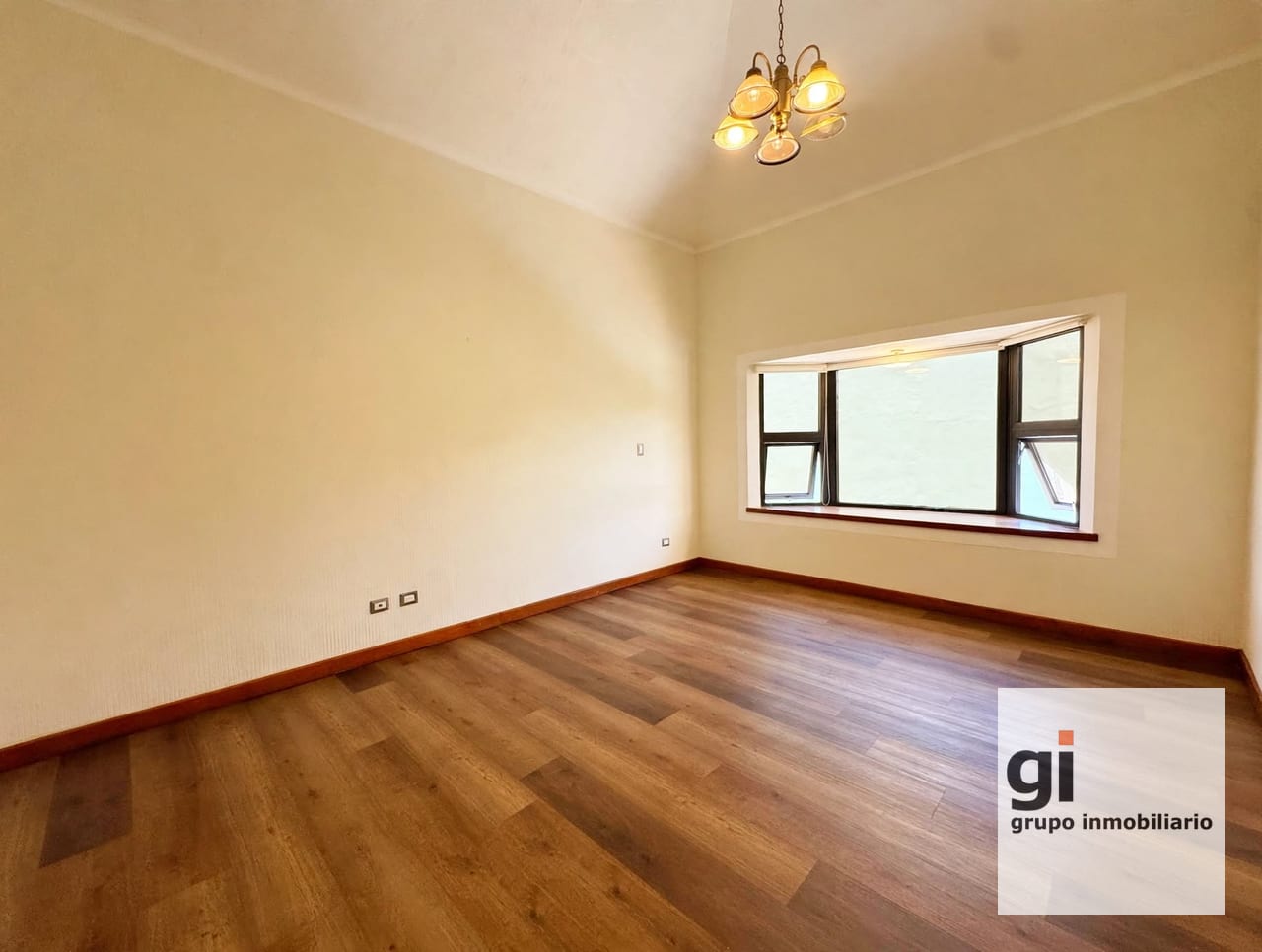 Linda Casa Remodelada en Venta en Zona 10 — Casa en Alquiler en Zona 10, Guatemala, Ciudad — foto 12 de 13