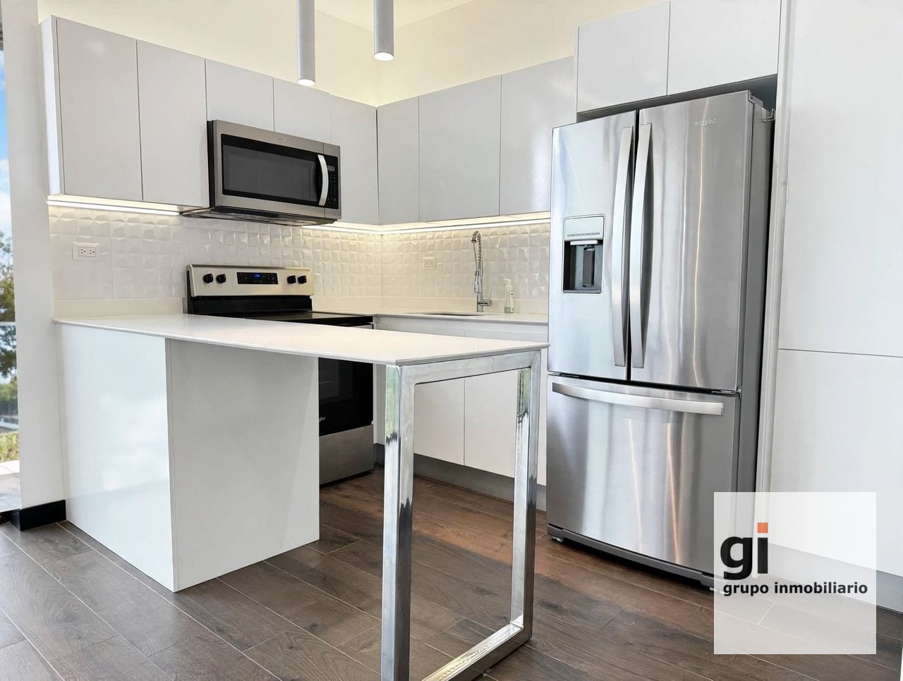 Apartamento de 2 dormitorios en alquiler sobre Diagonal 6, zona 10 — Apartamento en Alquiler en Zona 10, Guatemala, Ciudad — foto 4 de 15