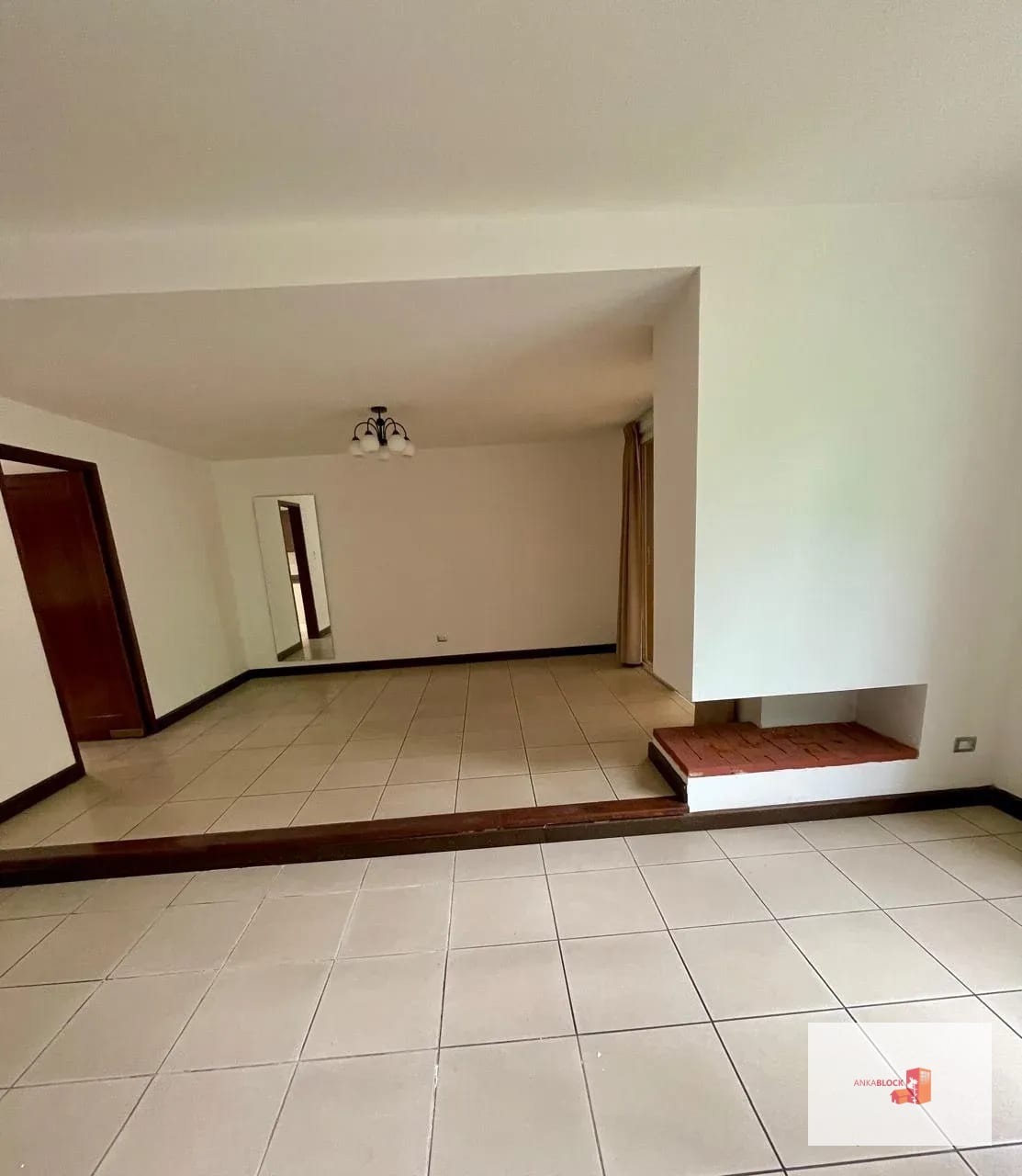 Casa de esquina con jardín - 4 Dormitorios - zona 16 — Casa en Venta en Ensenada de San Isidro, Zona 16, Guatemala, Ciudad — foto 2 de 14