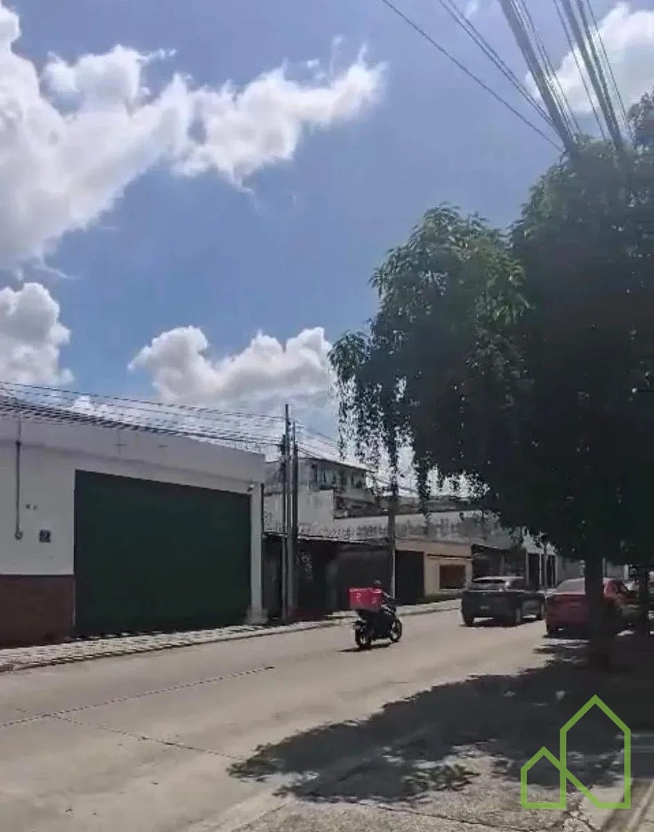 Galera en Alquiler 900m2 a una cuadra de Calzada Roosevelt — Bodega / Ofibodega en Alquiler en Zona 11, Guatemala, Ciudad — foto 3 de 4