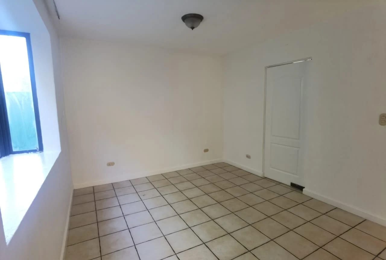 Casa en Venta KM 15.8 Frente a Pradera Concepcion — Casa en Venta en km 11-15, Carretera a El Salvador, Guatemala, Ciudad — foto 5 de 10