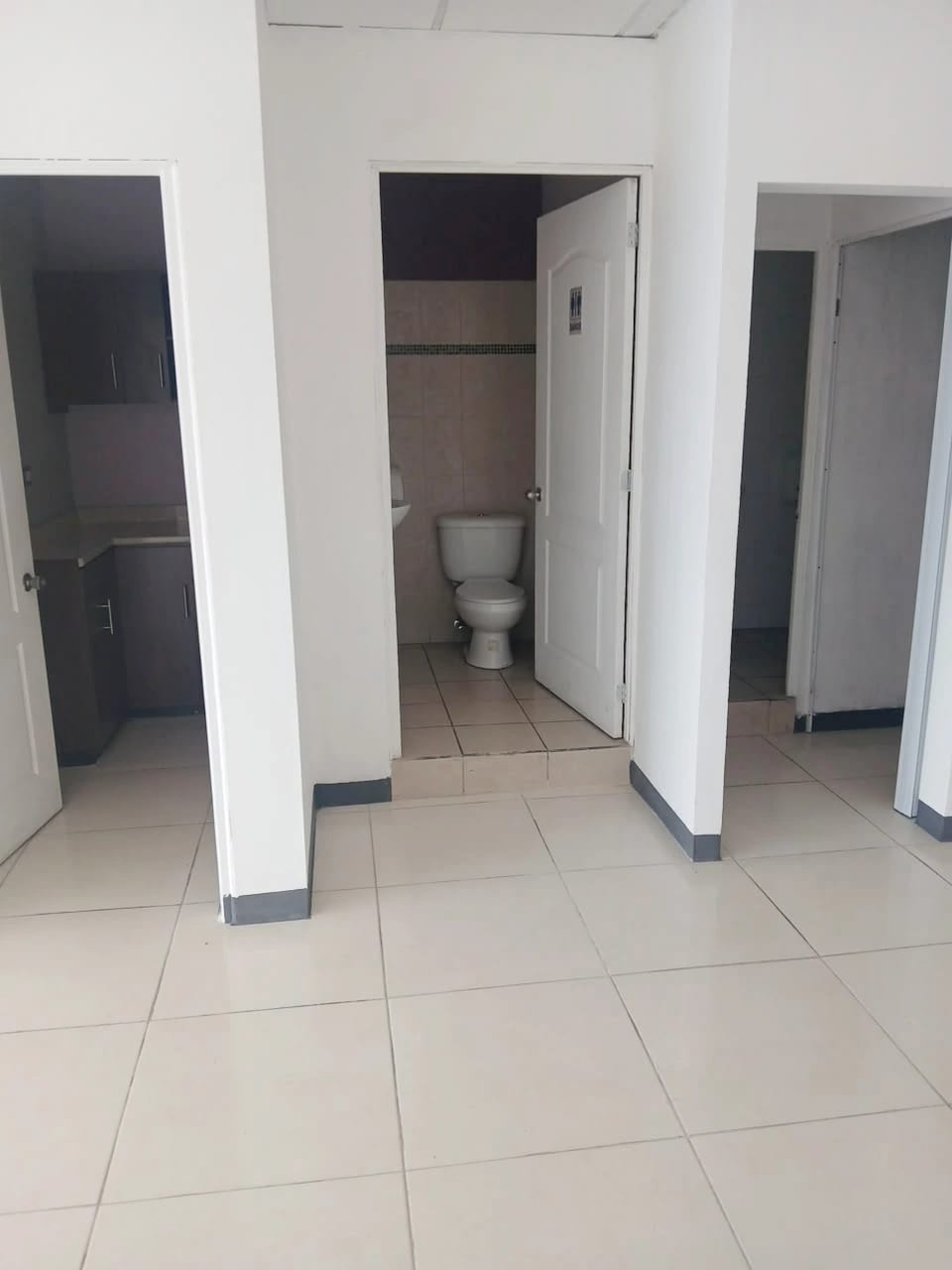Oficina en Renta en Zona Pradera — Oficina en Alquiler en Zona Pradera, Zona 10, Guatemala, Ciudad — foto 3 de 5