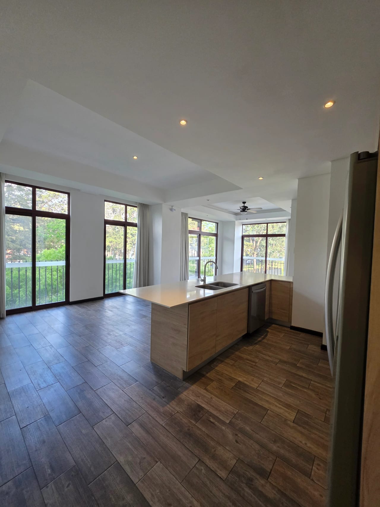 Lindo e iluminado apartamento en renta Lirios de Cayalá zona 16 — Apartamento en Alquiler en Lirios de Cayalá I, Zona 16, Guatemala, Ciudad — foto 1 de 8