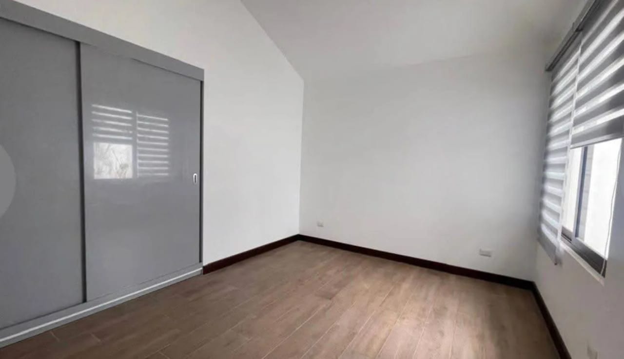 Amplia casa en renta de 4 habitaciones, Lomas de San Isidro — Casa en Alquiler en Lomas de San Isidro, Zona 16, Guatemala, Ciudad — foto 4 de 8