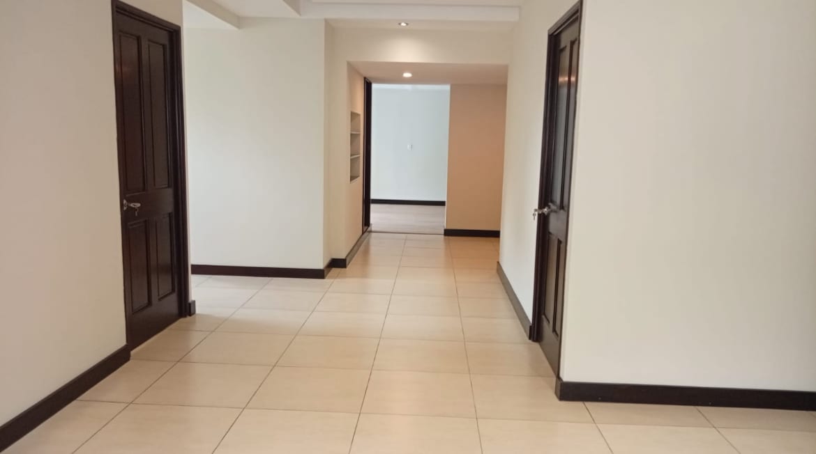 OFICINA ZONA 14 — Oficina en Alquiler en Zona 14, Guatemala, Ciudad — foto 1 de 10