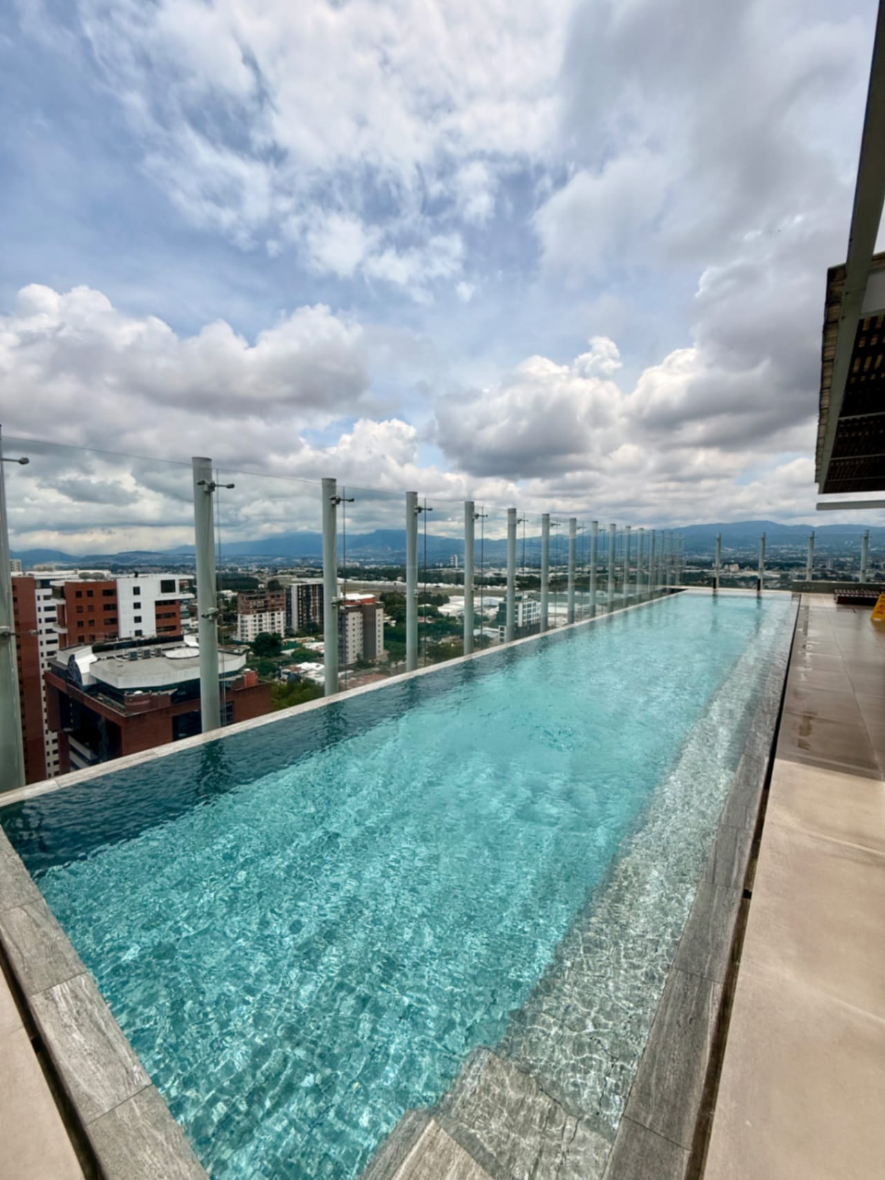 MODERNO APARTAMENTO EN RENTA/VENTA ZONA 14 — Apartamento en Alquiler en Zona 14, Guatemala, Ciudad — foto 16 de 17