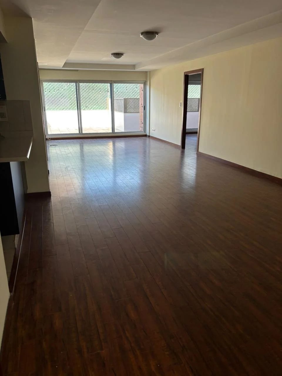 Apto en nivel bajo en renta Zona 10: — Apartamento en Alquiler en Zona 10, Guatemala, Ciudad — foto 3 de 6