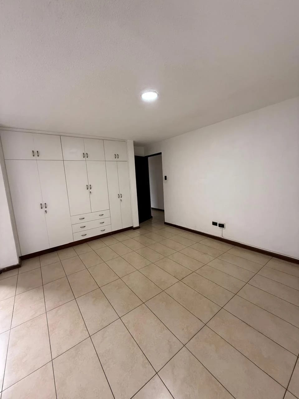 Apto en renta en zona 15 — Apartamento en Alquiler en Zona 15, Guatemala, Ciudad — foto 6 de 10
