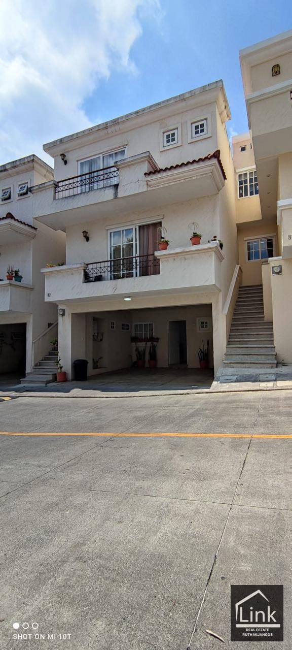 Casa en Venta Condado San Nicolás Zona 4 Mixco — Casa en Venta en Condado San Nicolás, Zona 4 Mixco, Guatemala, Ciudad — foto 1 de 17