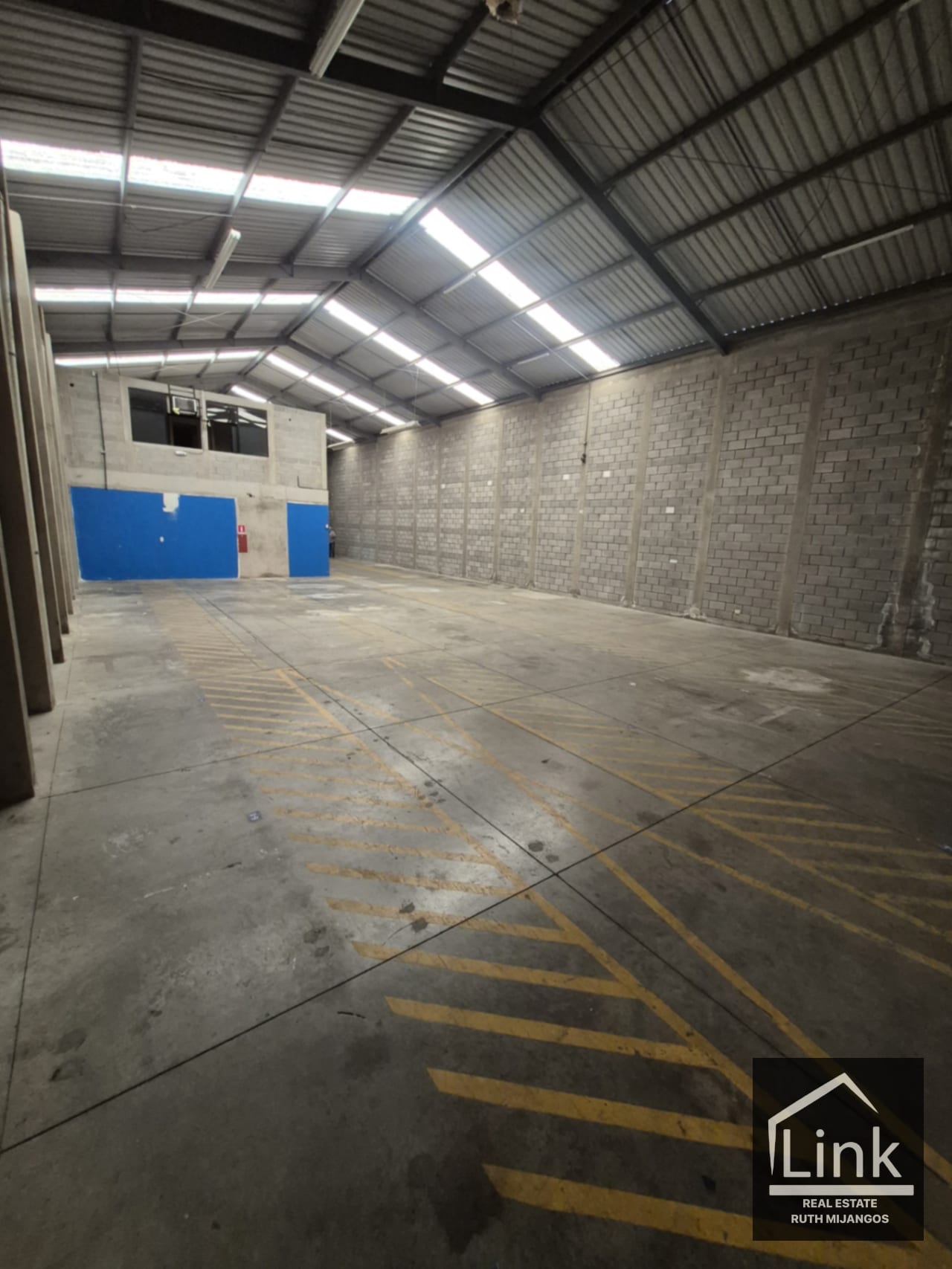 Bodega en Renta CONDADO EL NARANJO Zona 4 Mixco — Bodega / Ofibodega en Alquiler en Condado Naranjo, Zona 4 Mixco, Guatemala, Ciudad — foto 1 de 11