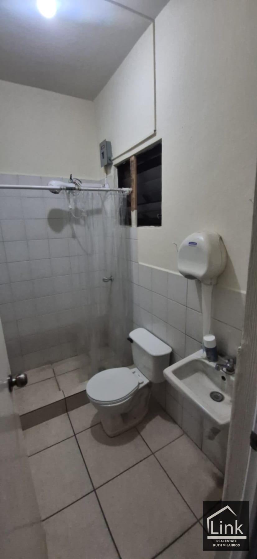 Bodega en Renta CONDADO EL NARANJO Zona 4 Mixco — Bodega / Ofibodega en Alquiler en Condado Naranjo, Zona 4 Mixco, Guatemala, Ciudad — foto 10 de 11