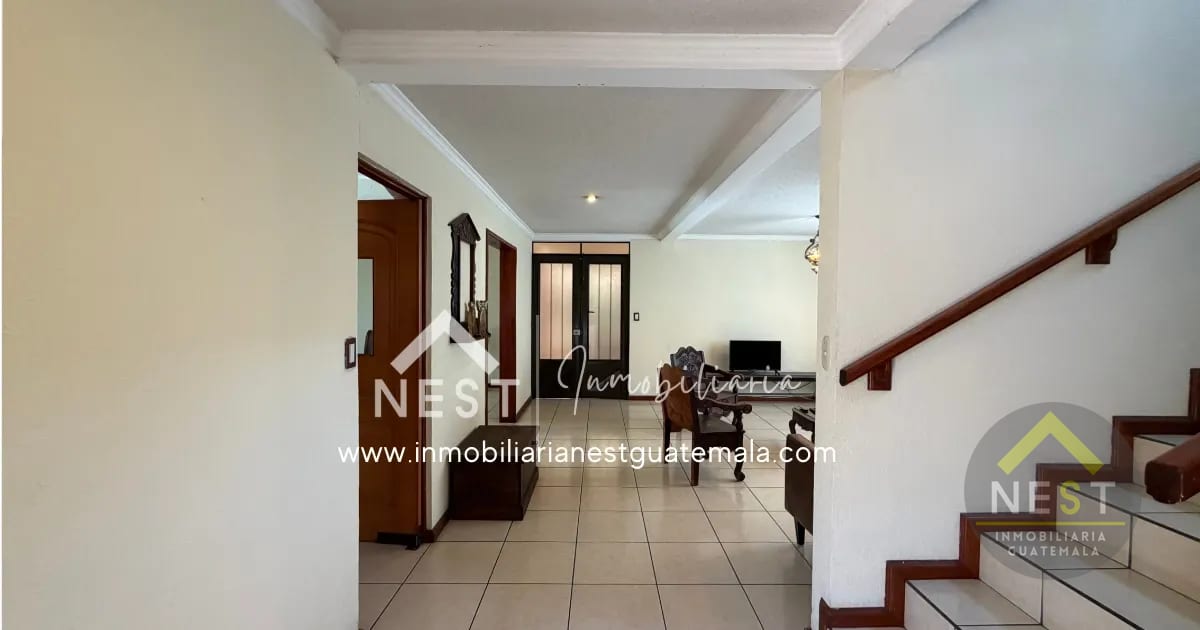 Amplia casa en Venta de 4 habitaciones y 5 parqueos | San Cristóbal — Casa en Venta en Zona 8 Mixco, Guatemala, Ciudad — foto 1 de 17