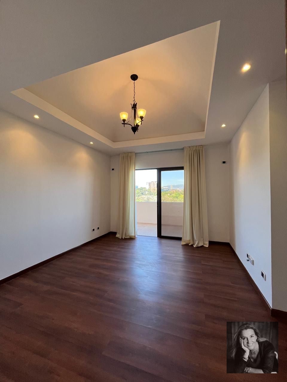 Apartamento con Amplios Balcones en Renta – Zona 15 - 2