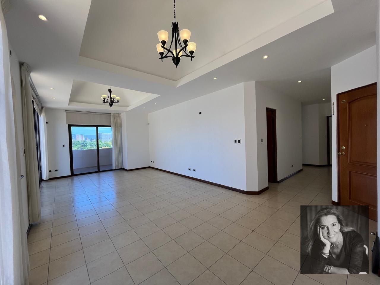Apartamento con Amplios Balcones en Renta – Zona 15 - 1