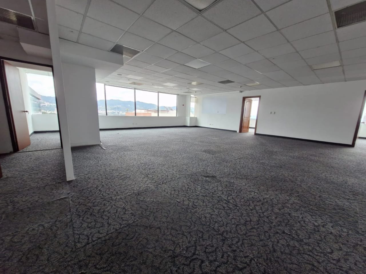 OFICINA EN ALQUILER EUROPLAZA Z.14 — Oficina en Alquiler en Zona 14, Guatemala, Ciudad — foto 2 de 5