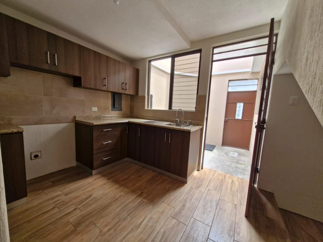 4 Casas en Alquiler, Ave. Hincapié zona 13 — Casa en Alquiler en Zona 13, Guatemala, Ciudad — foto 3 de 7