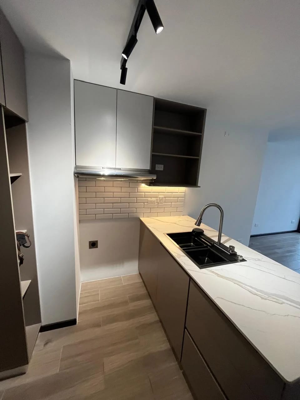Apartamento en Alquiler, BIKO zon a 10 — Apartamento en Alquiler en Zona 10, Guatemala, Ciudad — foto 3 de 11