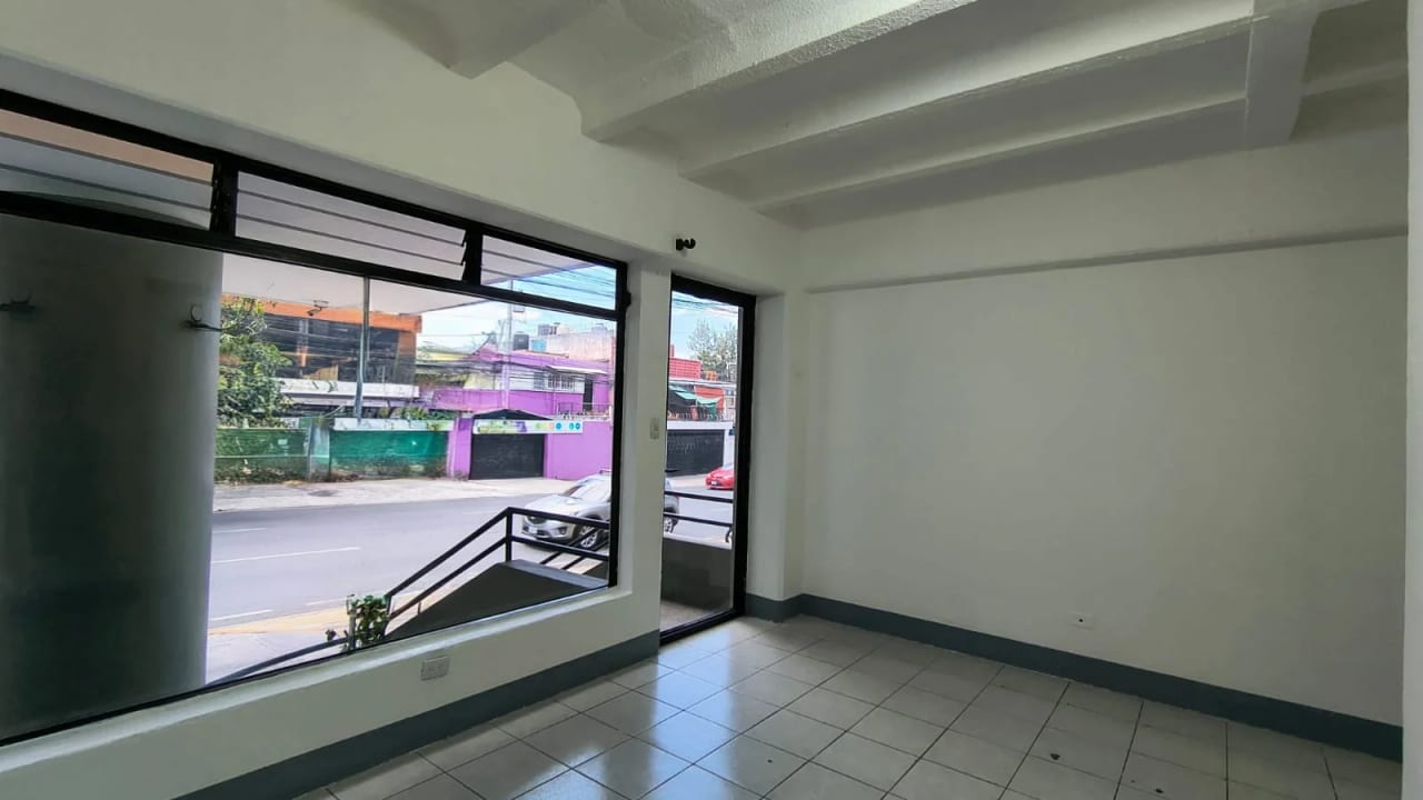 Alquilo Local Comercial Z. 10 — Local en Alquiler en Plaza Buró, Zona 10, Guatemala, Ciudad — foto 1 de 4