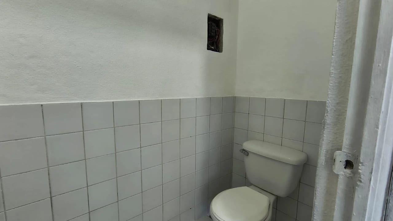 Alquilo Local Comercial Z. 10 — Local en Alquiler en Plaza Buró, Zona 10, Guatemala, Ciudad — foto 4 de 4