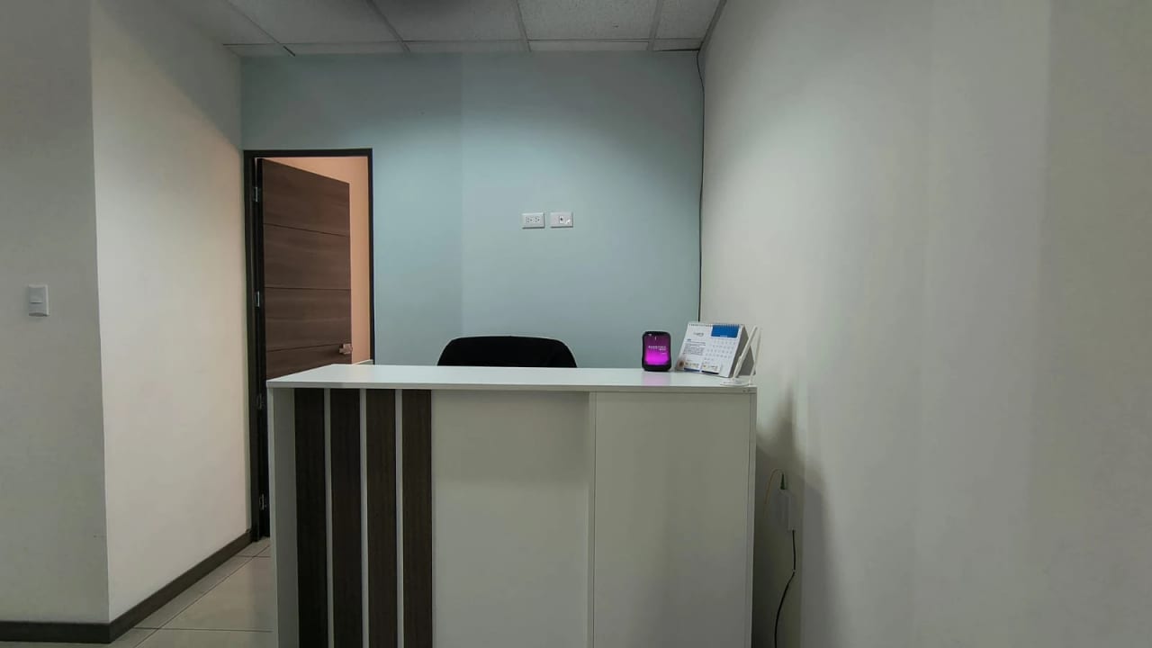 Rento Clínica Médica Edificio Sixtino 1, Zona 10 — Clínica en Alquiler en Sixtino I, Zona 10, Guatemala, Ciudad — foto 2 de 6