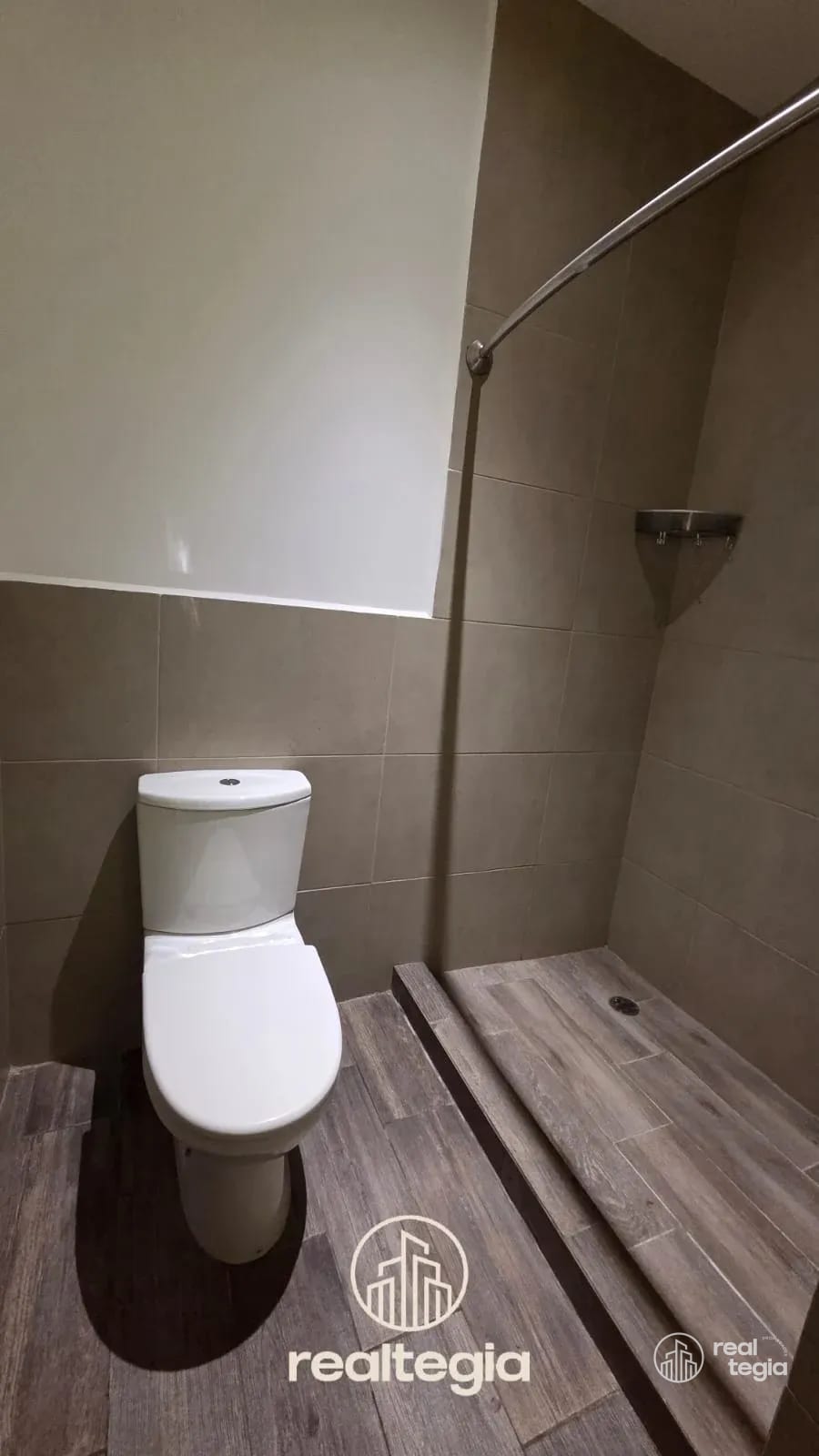 APARTAMENTO EN LIRIOS DE CAYALÁ ZONA 16 — Apartamento en Venta en Zona 16, Guatemala, Ciudad — foto 12 de 12