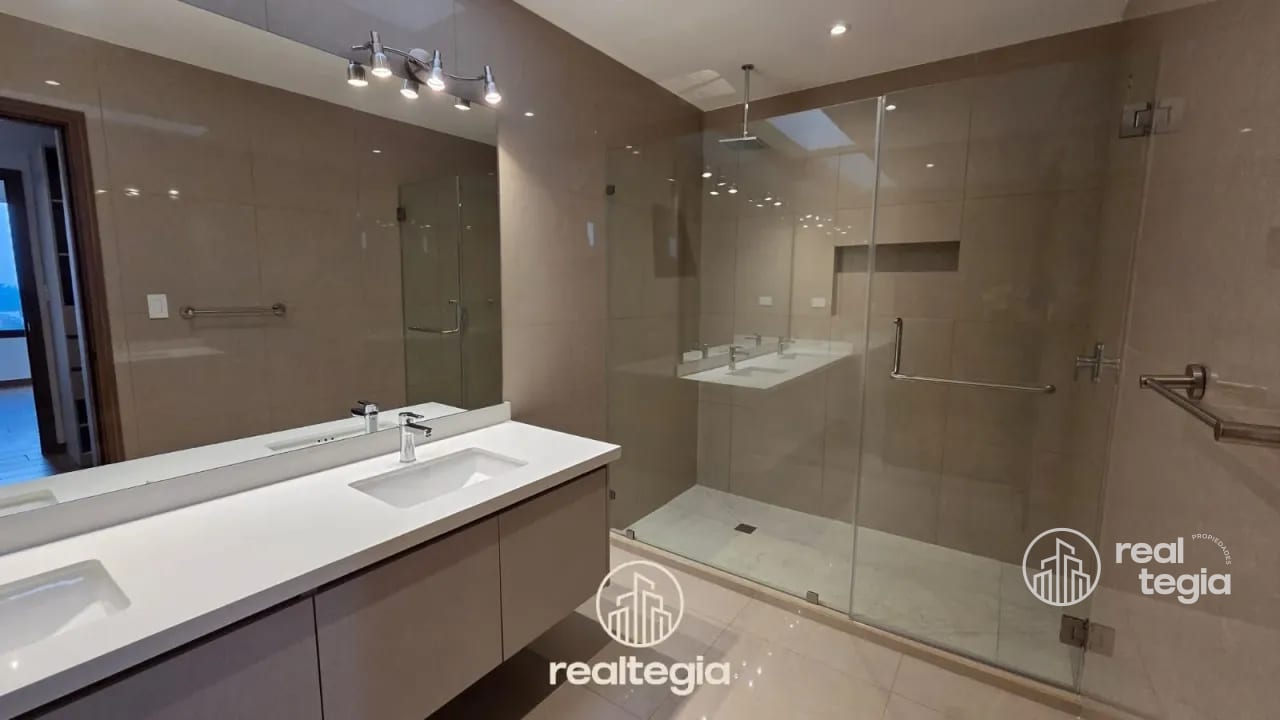 CASAS ALTOS DE LOMAS DE SAN ISIDRO ZONA 16 — Casa en Venta en Zona 16, Guatemala, Ciudad — foto 10 de 17
