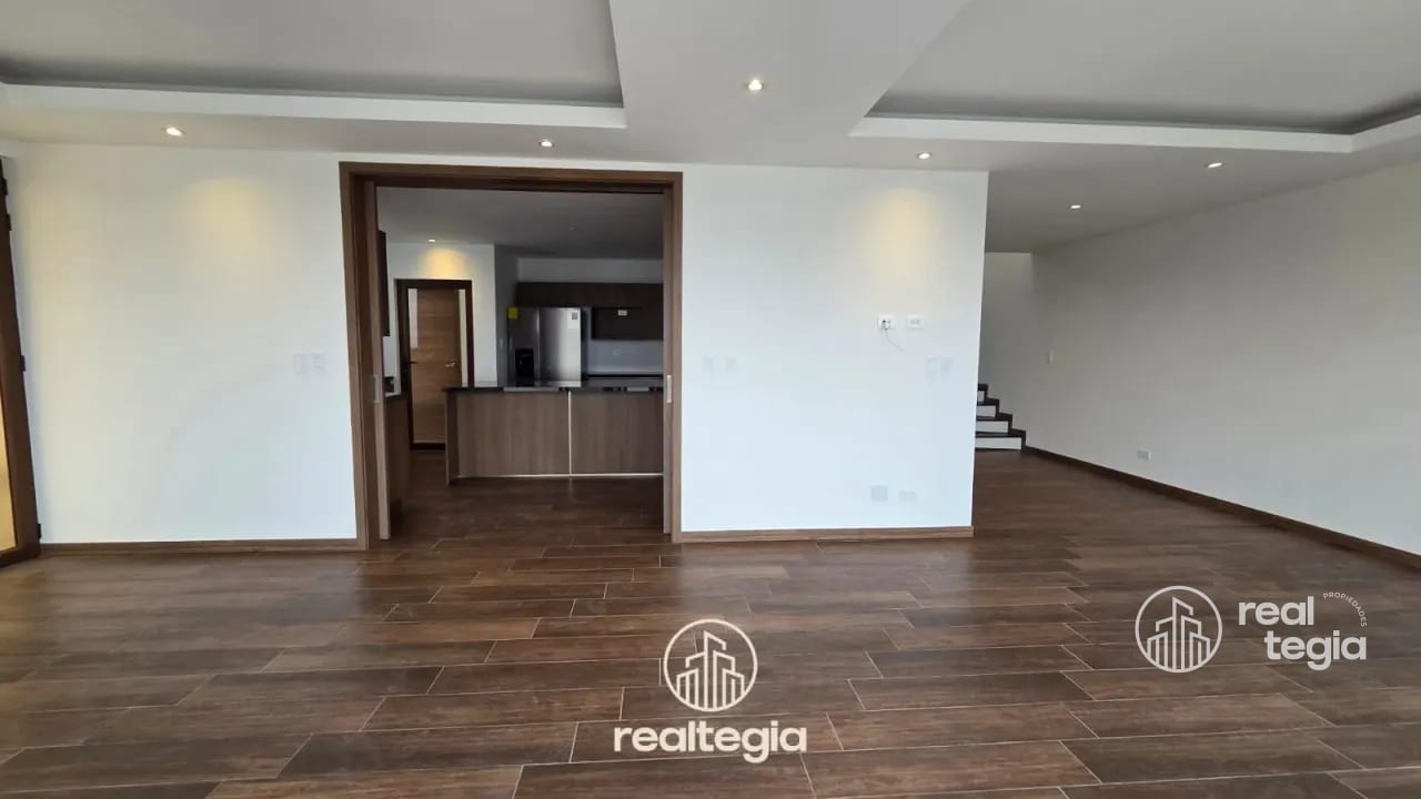 CASAS ALTOS DE LOMAS DE SAN ISIDRO ZONA 16 — Casa en Venta en Zona 16, Guatemala, Ciudad — foto 2 de 17