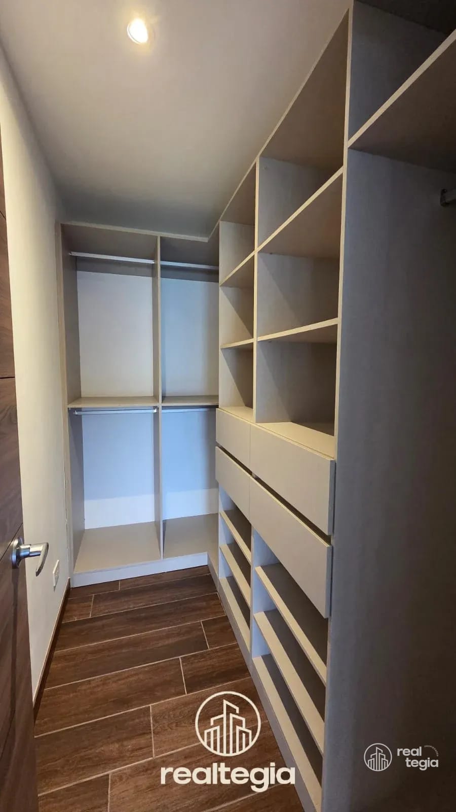 CASAS ALTOS DE LOMAS DE SAN ISIDRO ZONA 16 — Casa en Venta en Zona 16, Guatemala, Ciudad — foto 13 de 17
