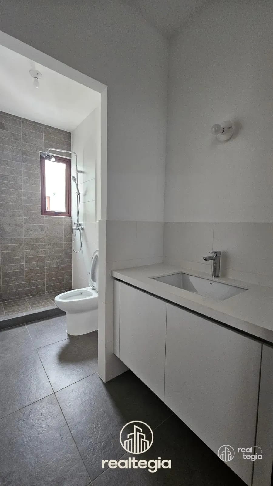 APARTAMENTO EN VENTA LIRIOS DE CAYALÁ ZONA 16 — Apartamento en Venta en Zona 16, Guatemala, Ciudad — foto 8 de 8