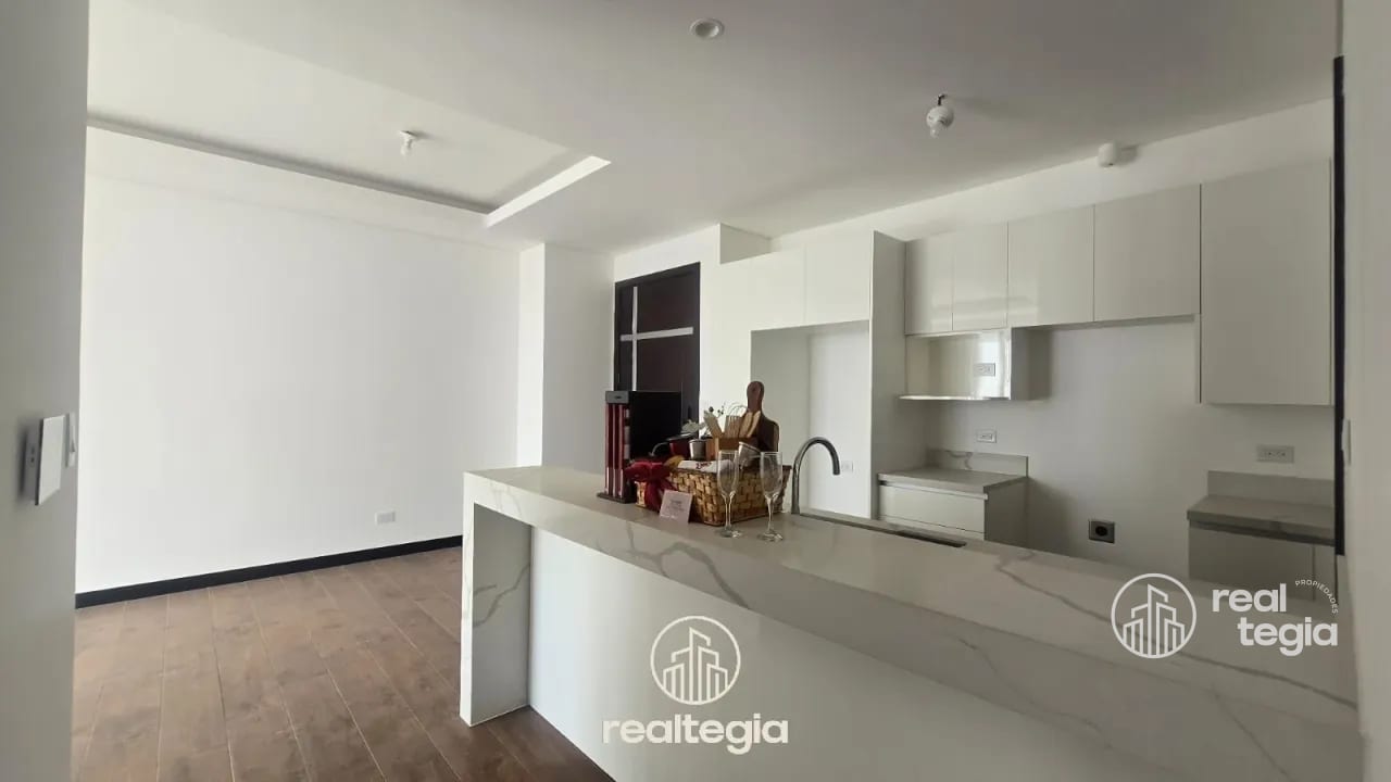 APARTAMENTO LIRIOS DE CAYALÁ ZONA 16 — Apartamento en Venta en Zona 16, Guatemala, Ciudad — foto 2 de 9