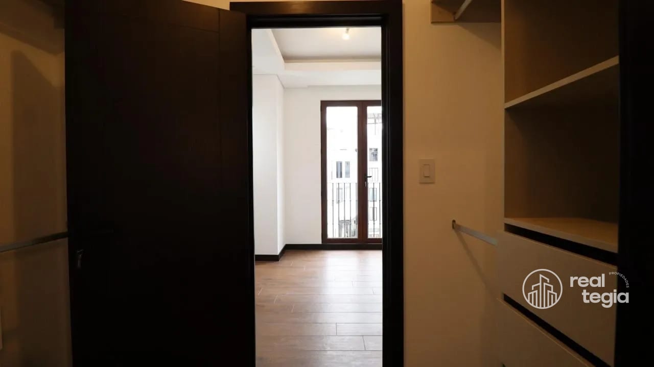 APARTAMENTO LIRIOS DE CAYALÁ ZONA 16 — Apartamento en Alquiler en Zona 16, Guatemala, Ciudad — foto 3 de 7