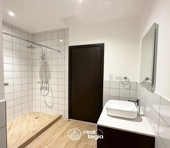 APARTAMENTO EN LIRIOS DE CAYALA ZONA 16 — Apartamento en Alquiler en Zona 16, Guatemala, Ciudad — foto 2 de 4
