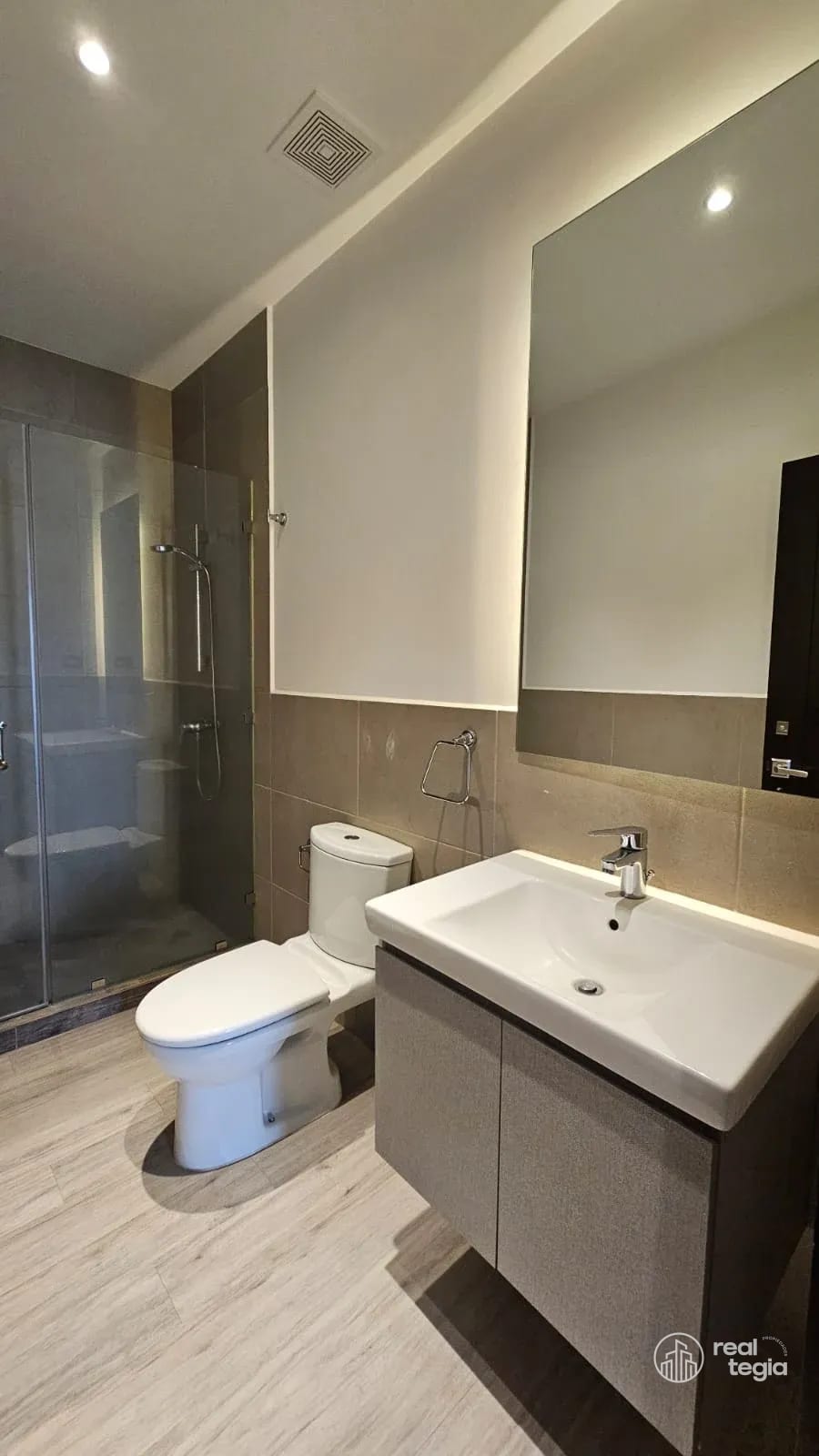 APARTAMENTO EN LIRIOS DE CAYALÁ ZONA 16 — Apartamento en Alquiler en Zona 16, Guatemala, Ciudad — foto 6 de 17