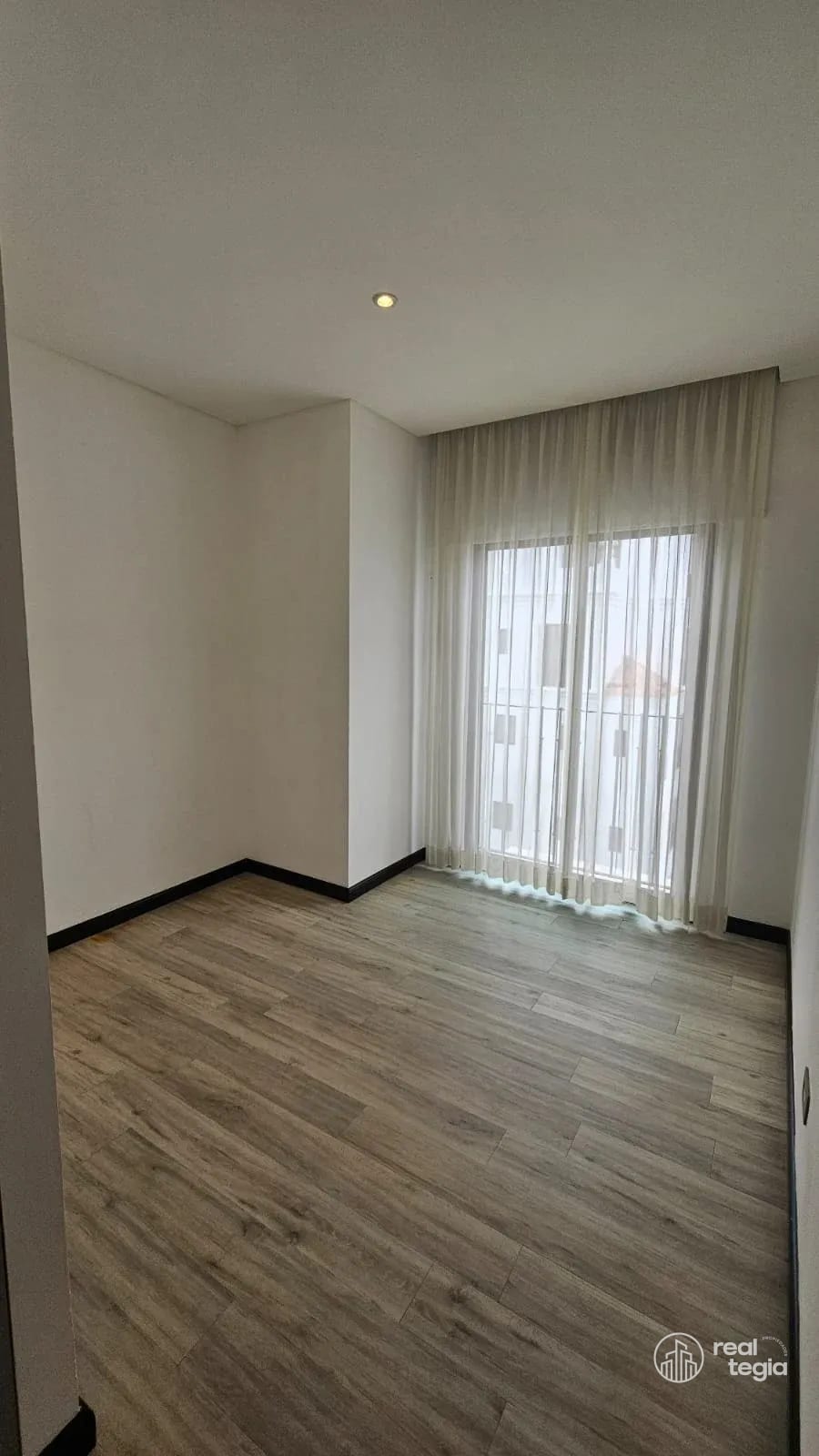 APARTAMENTO EN LIRIOS DE CAYALÁ ZONA 16 — Apartamento en Alquiler en Zona 16, Guatemala, Ciudad — foto 3 de 17