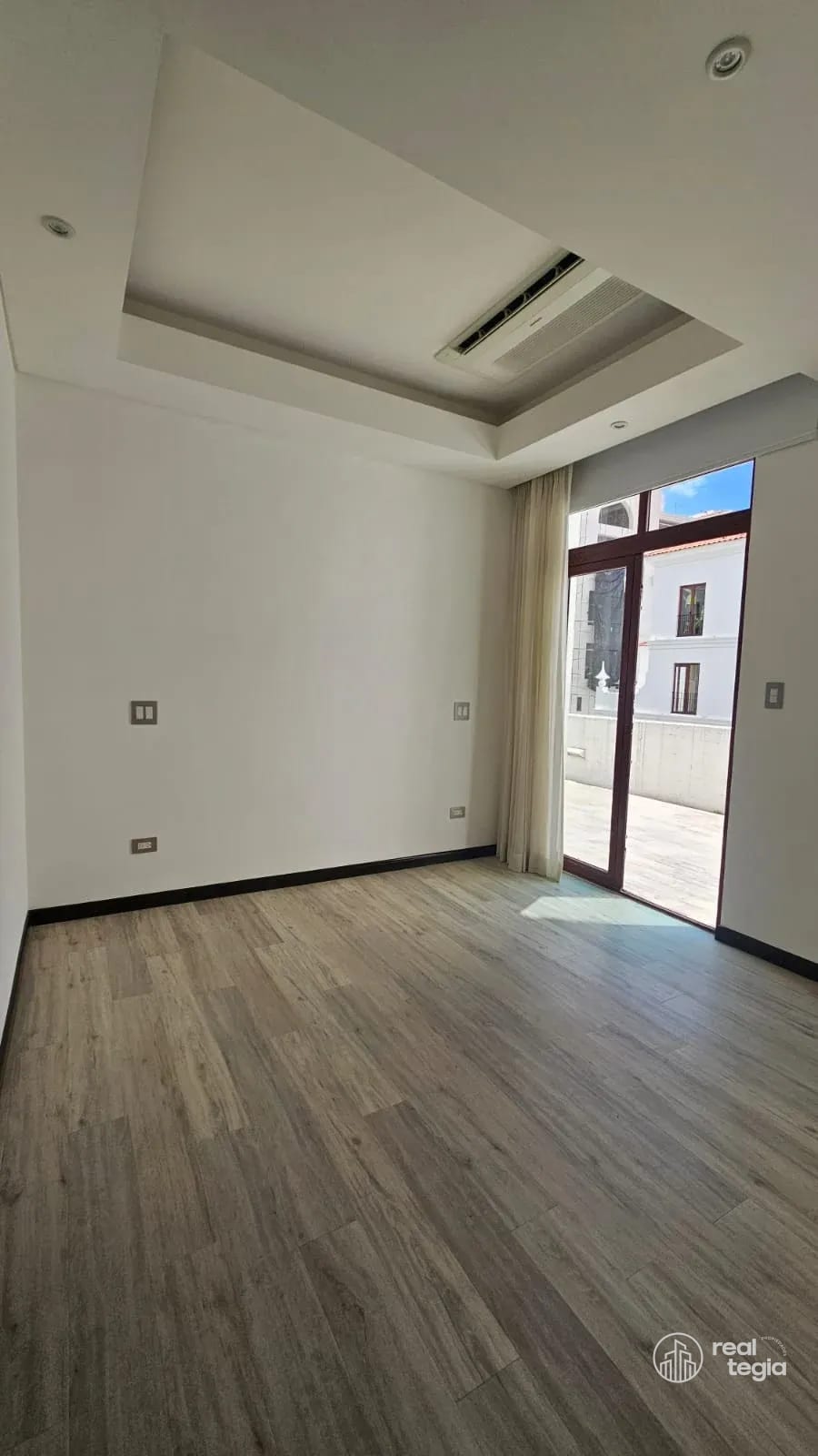 APARTAMENTO EN LIRIOS DE CAYALÁ ZONA 16 — Apartamento en Alquiler en Zona 16, Guatemala, Ciudad — foto 10 de 17